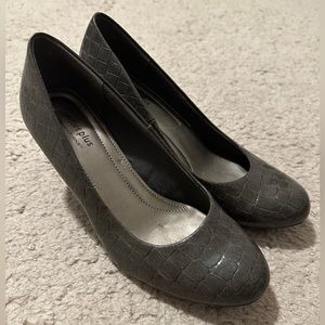 Women’s Grey Patent Round Toe Heels